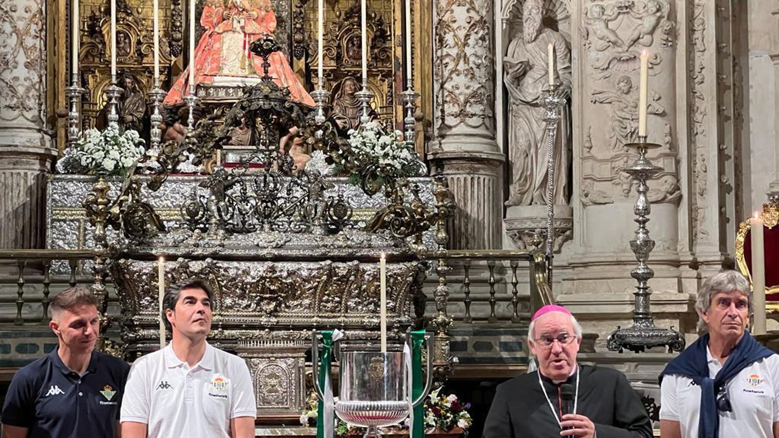 La Copa de España ante la patrona de Sevilla, la Virgen de los Reyes.