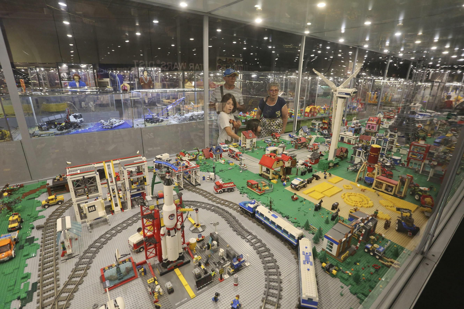 Las fotos de la exposición de Lego en el Muelle Uno de Málaga