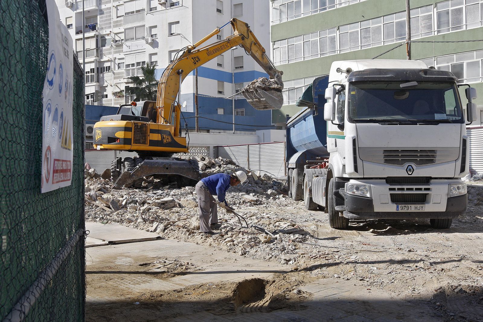 Estado de las obras de derribo del antiguo mercado de La Paz, el pasado viernes.