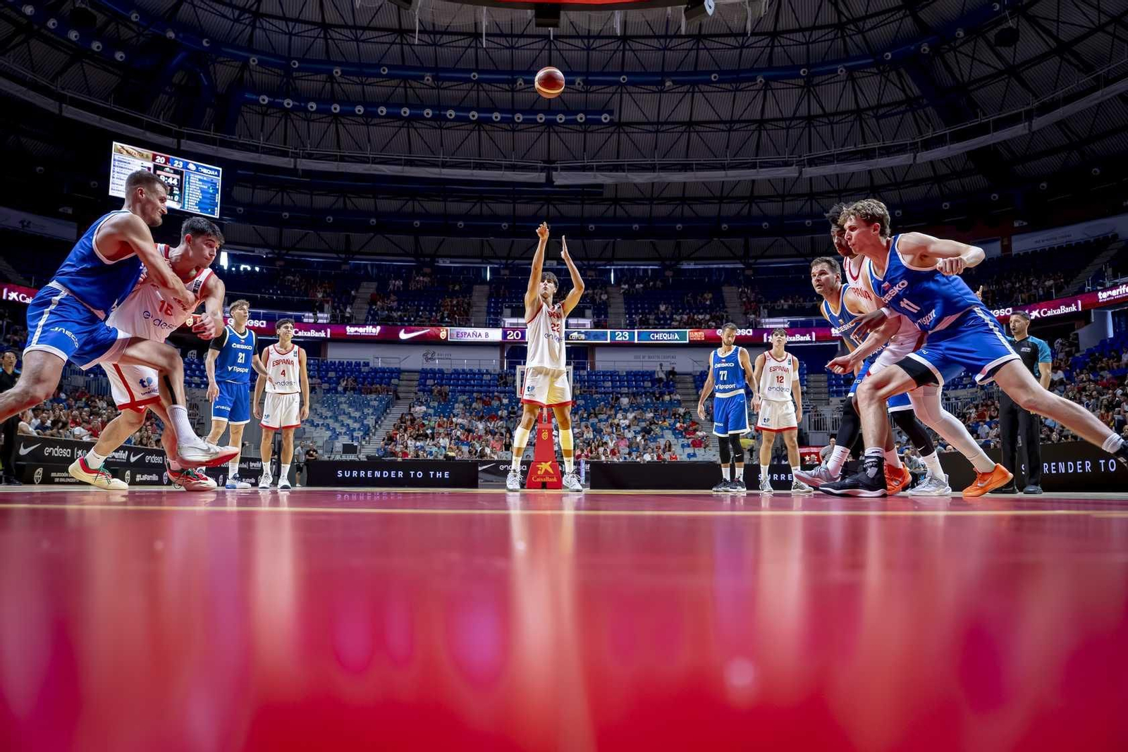 España B-República Checa, en fotos