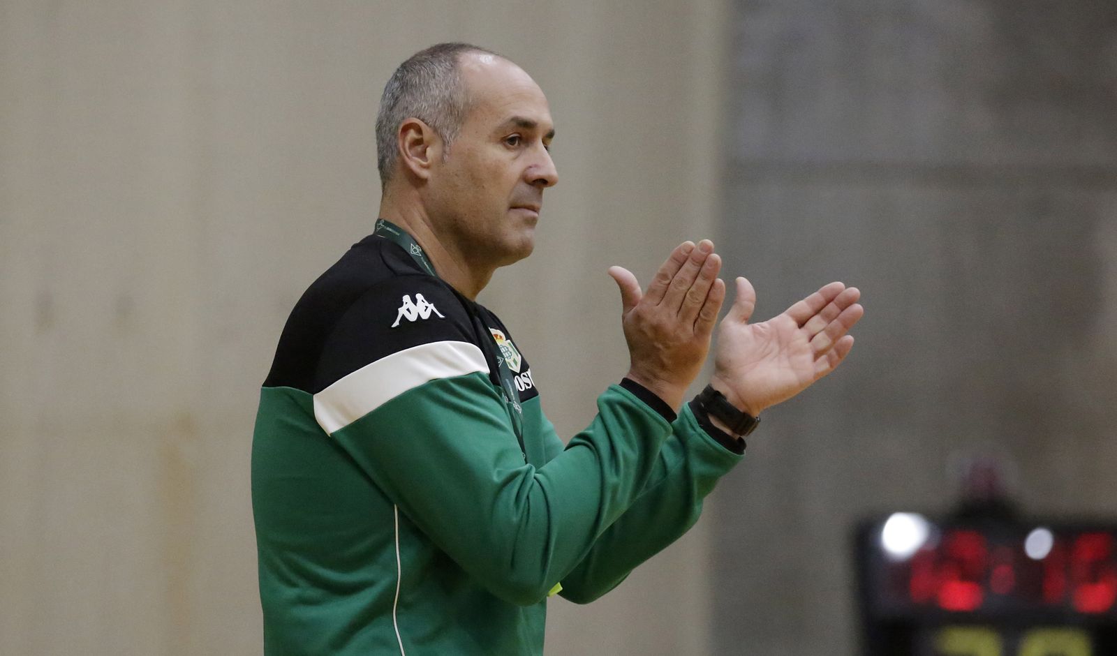 Curro Segura dirige un entrenamiento.