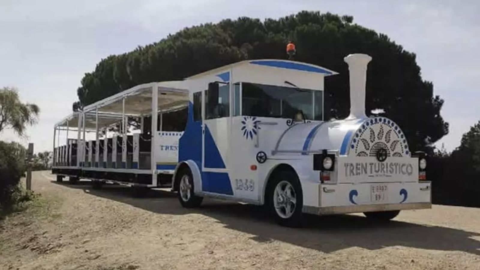 El Tren Turístico que te lleva de la Casa de los Toruños y la playa de Levante.