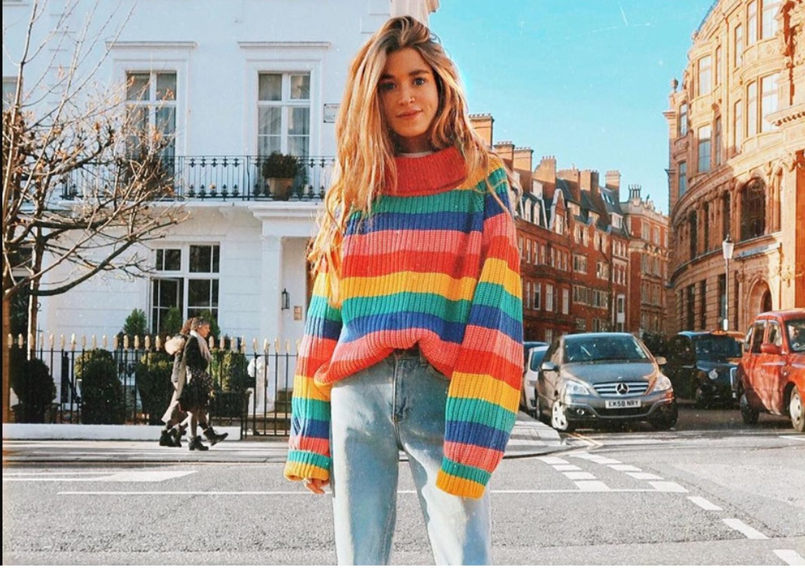 A rayas y tipo polera, así son los jerséis que marcan la diferencia en los looks con vaqueros esta primavera.