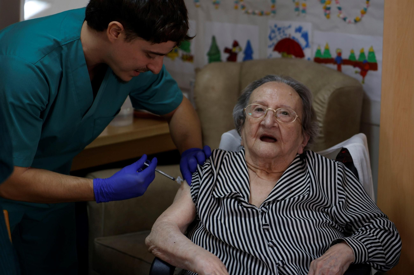 El inicio de la vacunación de la gripe y el Covid en las residencias de Córdoba, en fotos