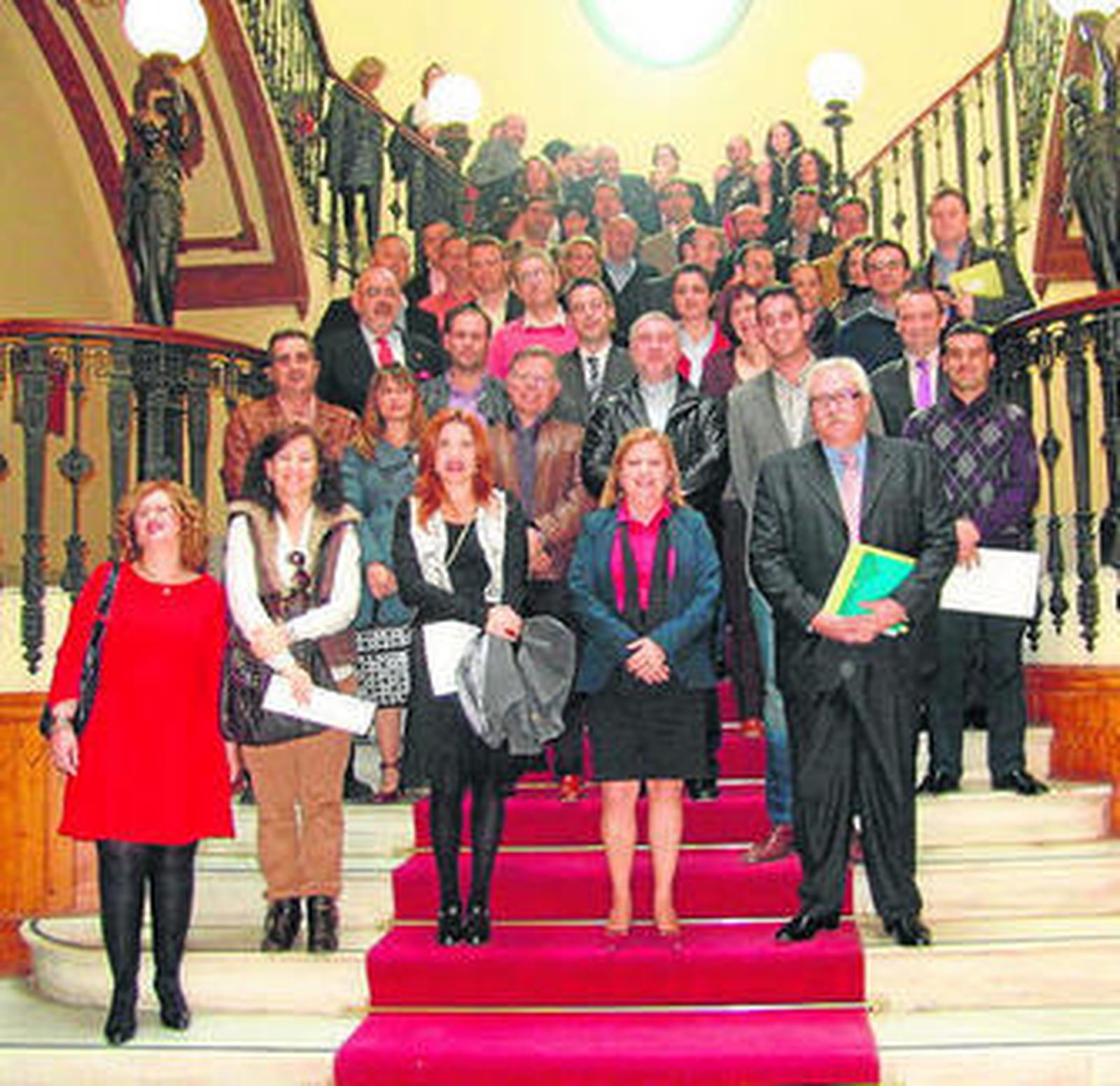 Pérez Laborda entregó ayer resoluciones de ayudas para el inicio de los cursos.