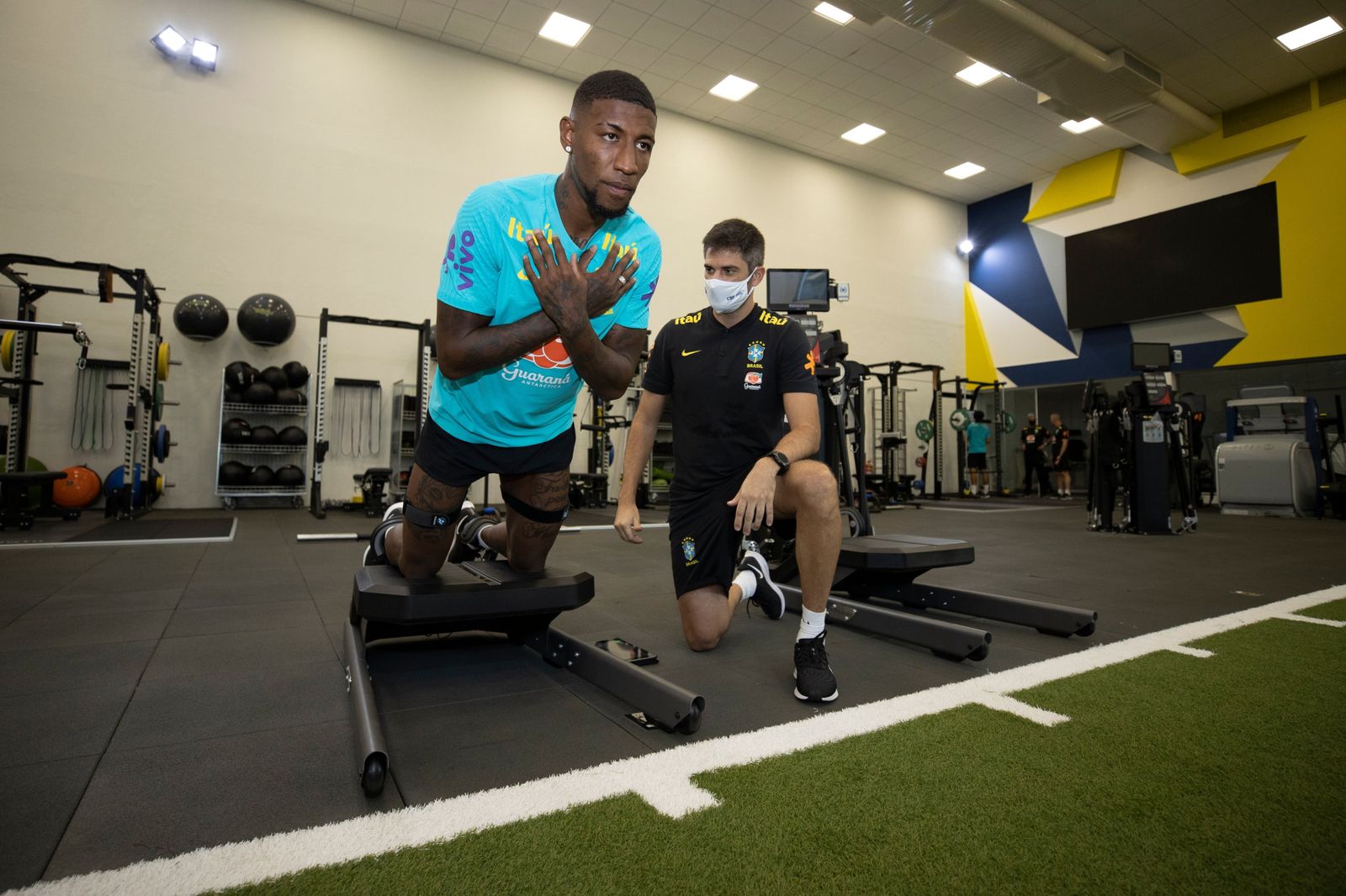 Emerson se ejercita con Brasil.