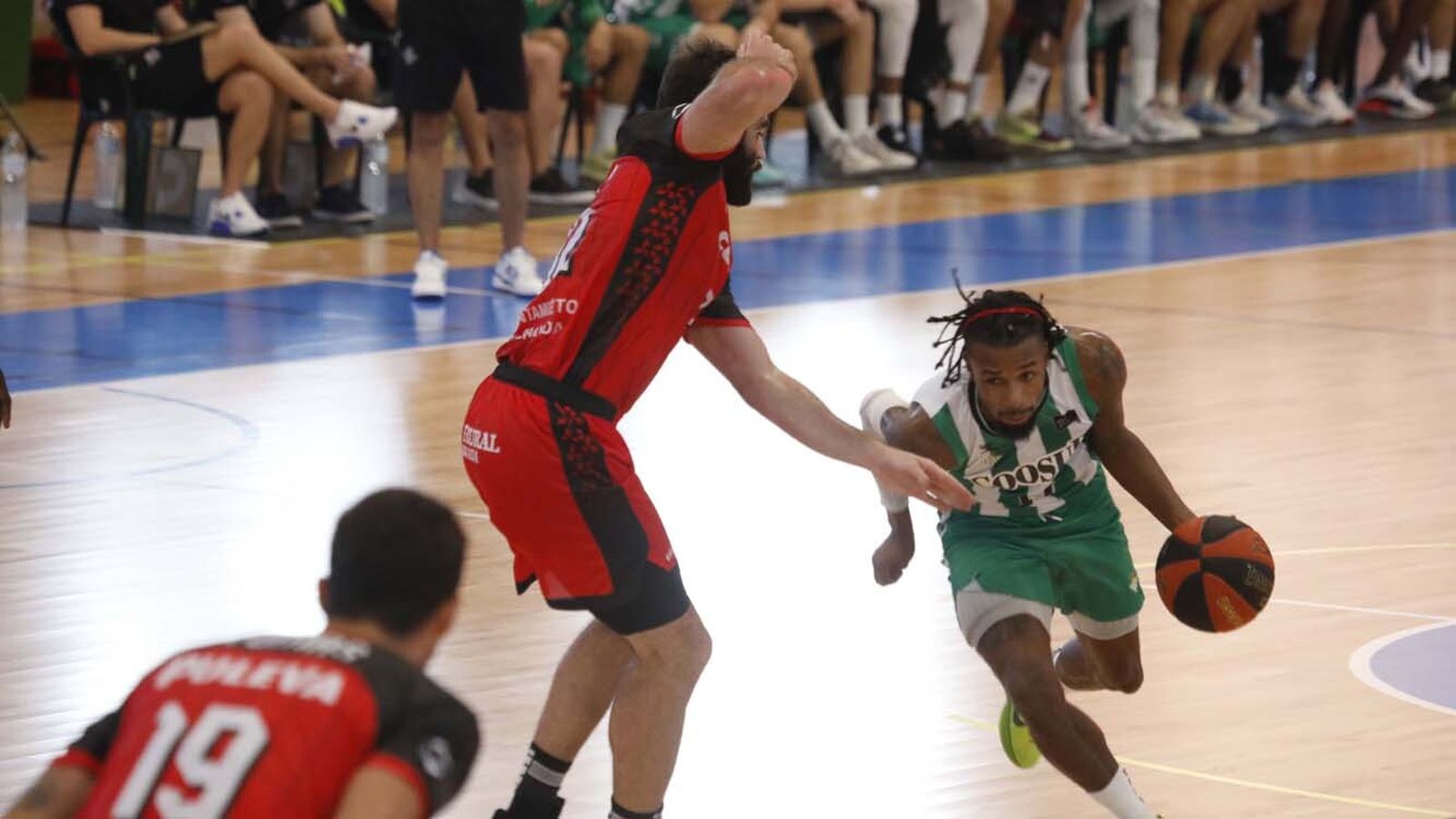 Las fotos de Real Betis - Fundación Granada en la Línea