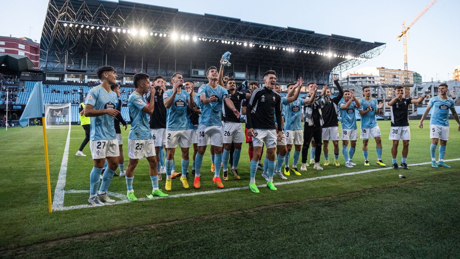 El Celta B agradece el apoyo a su afición en Balaídos.