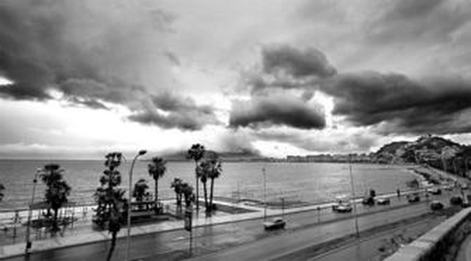 Nubarrones negros sobre el Morlaco, en las recientes lluvias de abril.