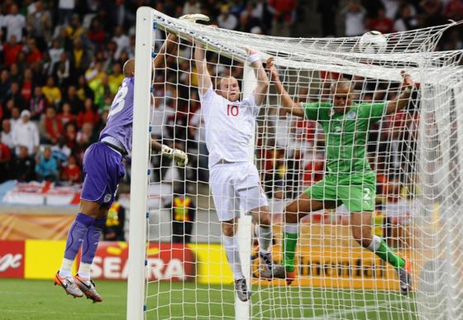 Inglaterra empata con Argelia en su segundo partido en el Grupo C. / AFP