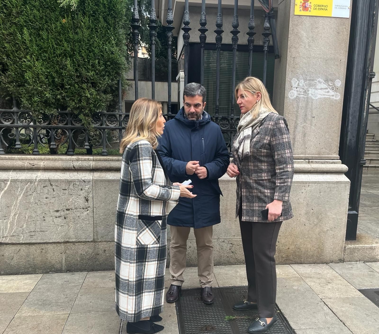 Los senadores del PP granadinos Eva Martín y Joaquín Camacho