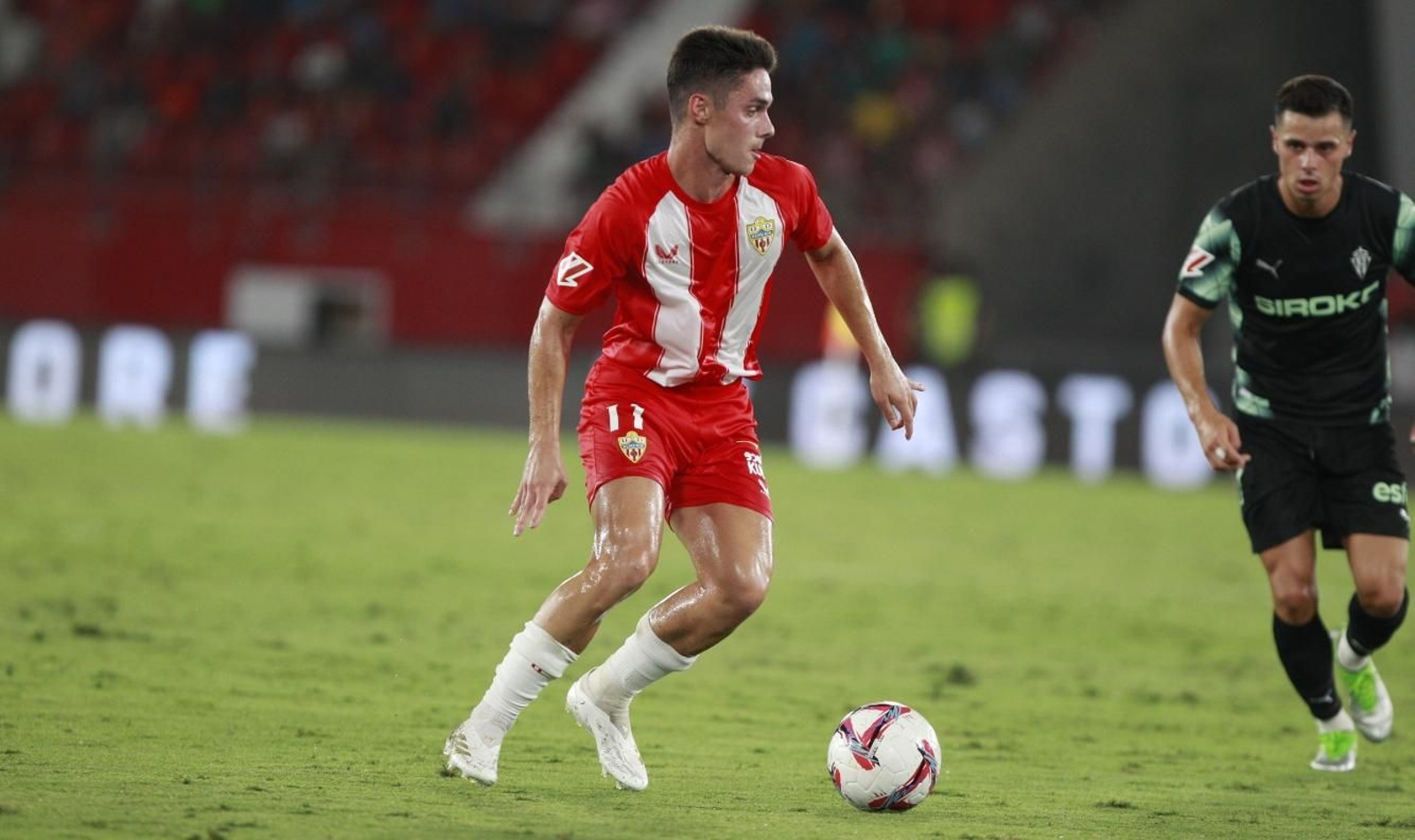 Sergio Arribas, en acción en el duelo contra los gijoneses.