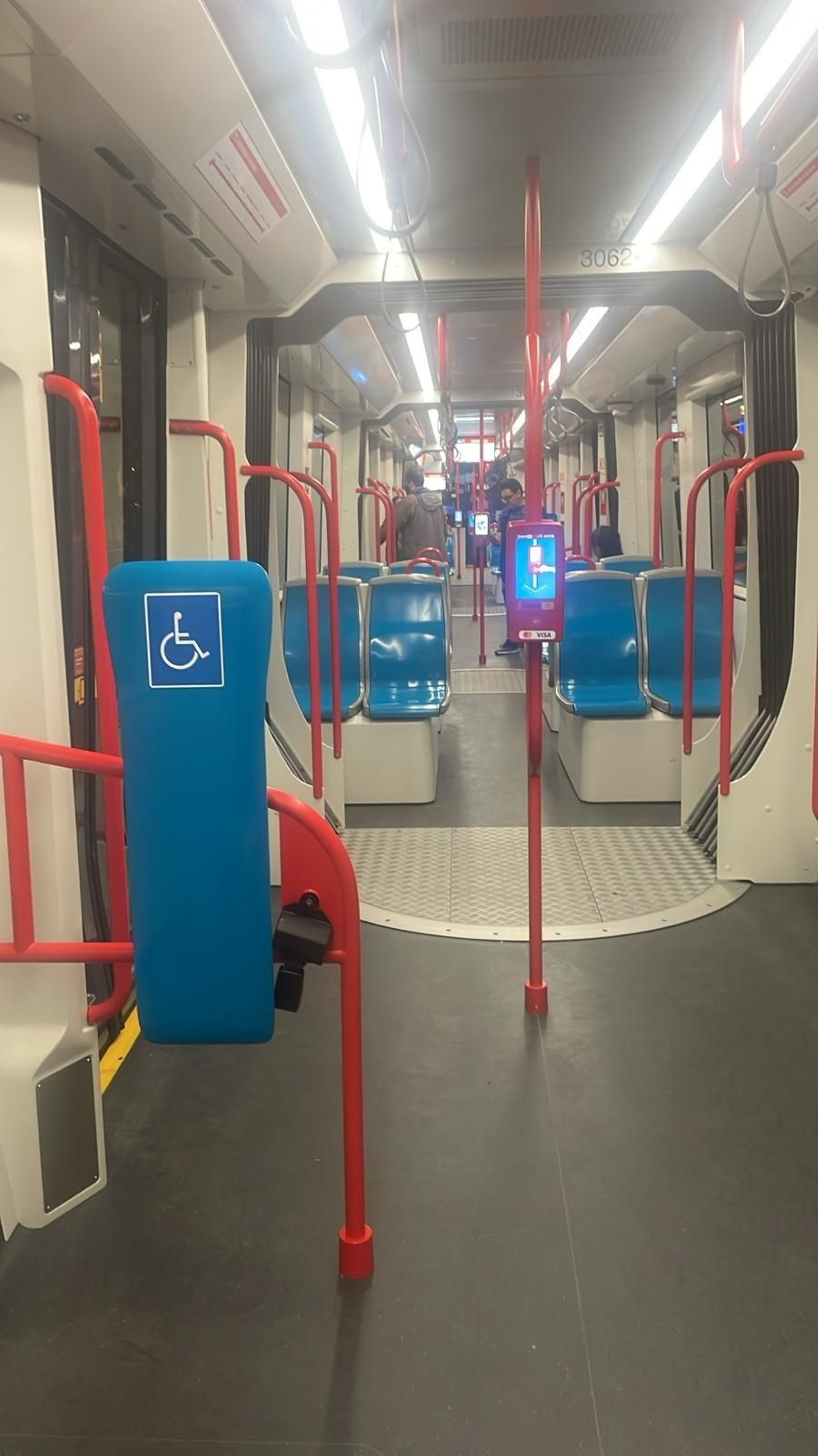 Interior del tranvia nuevo.