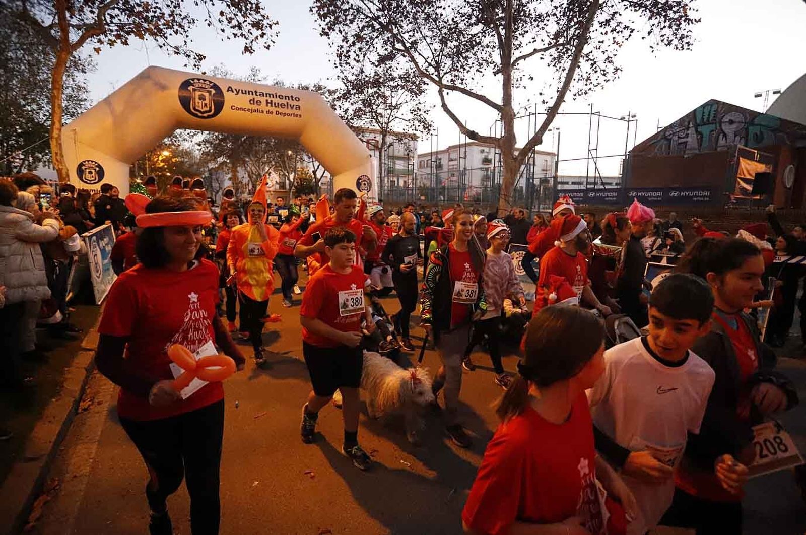 Imágenes de la carrera de San Silvestre en Huelva