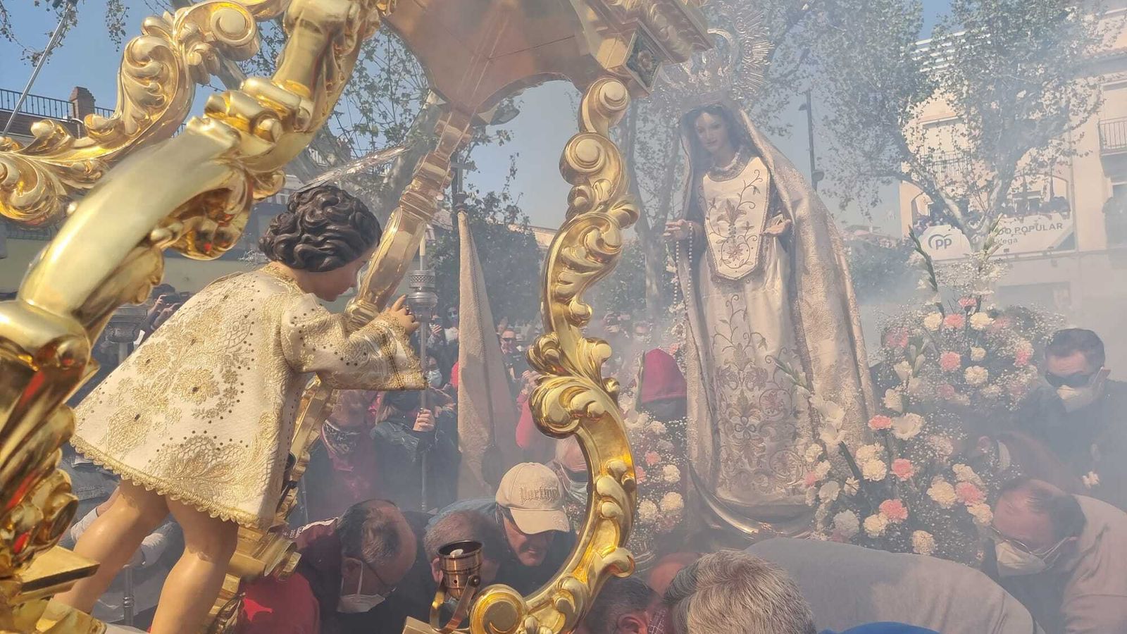 La 'reverencias' de la Procesión de los Petardos
