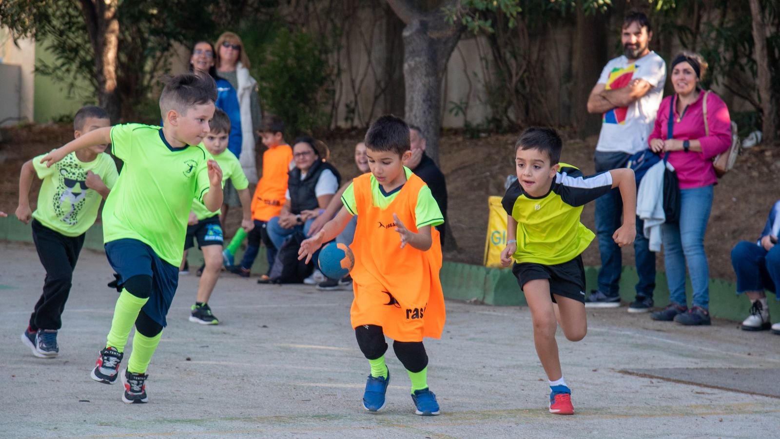 La fotos de los Juegos Municipales de Balonmano en el colegio Los Pinos