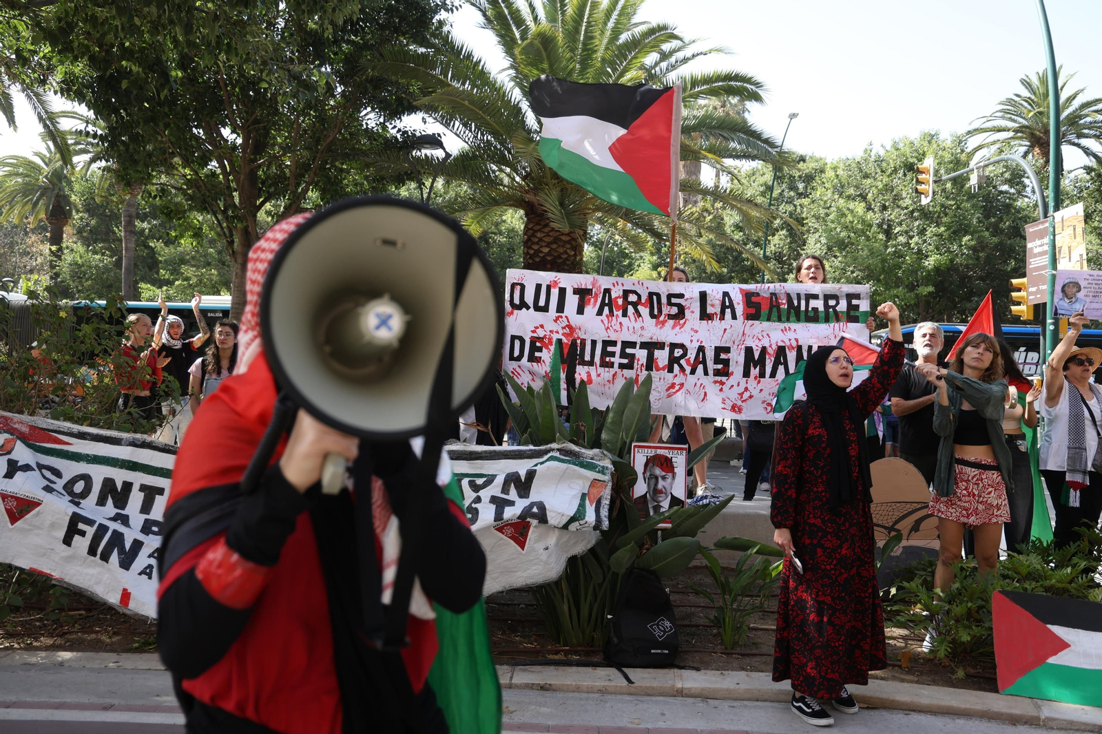 Manifestación pro Palestina a las puertas del Rectorado de la UMA, donde se celebraba el Consejo de Gobierno extraordinario sobre Palestina.
