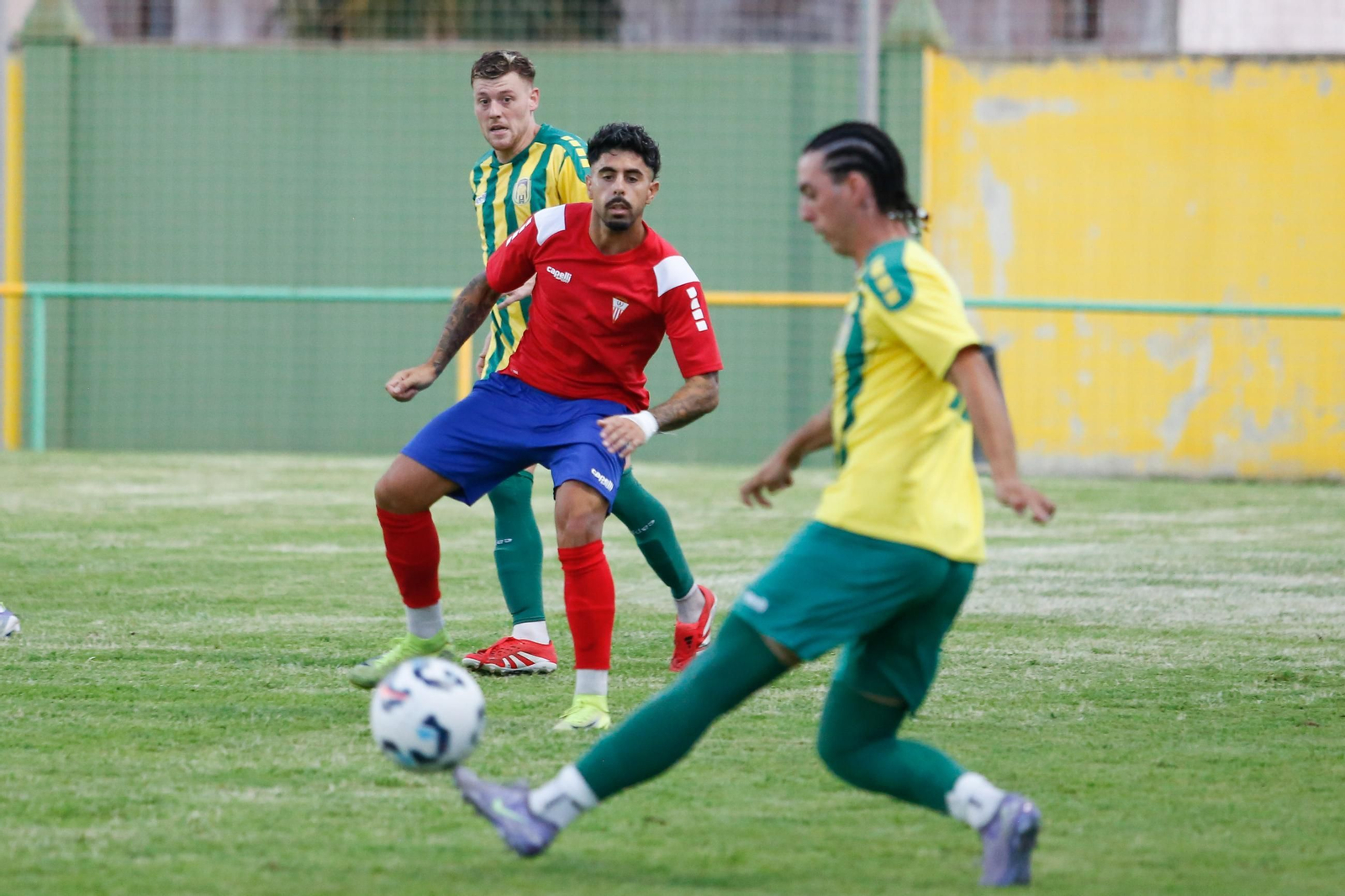 Las fotos del triangular en el estadio Carlos Piña de Los Barrios con el Algeciras CF y el Ceuta B
