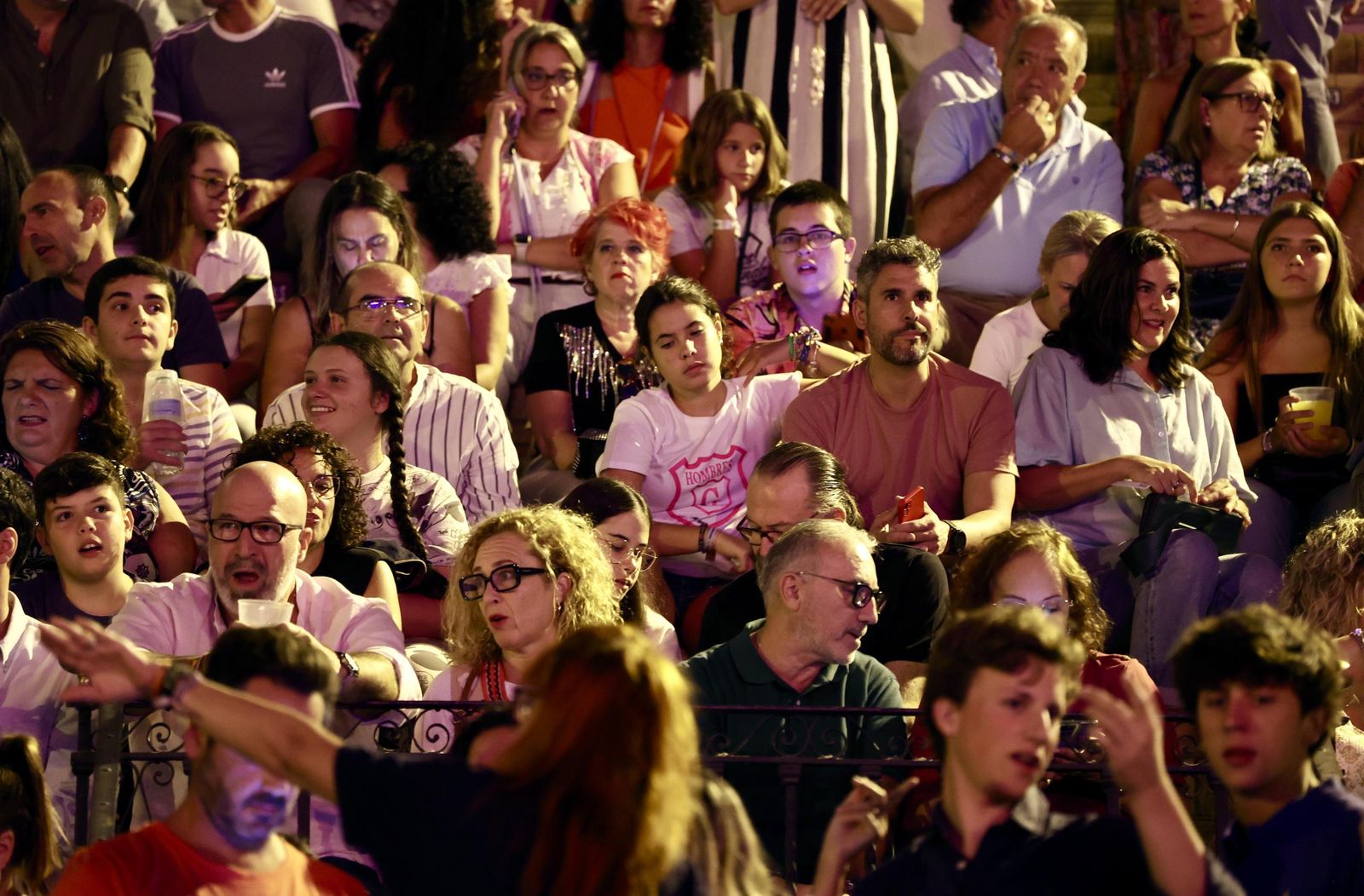 Búscate en el concierto de Hombres G