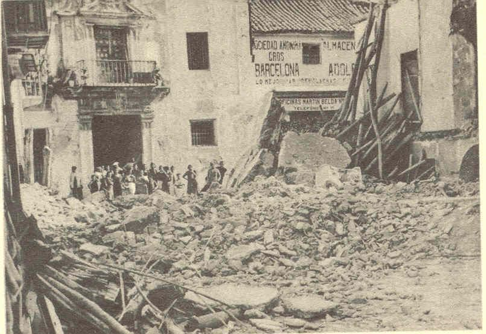 Daños causados durante el bombardeo de Cabra Daños causados durante el bombardeo de Cabra