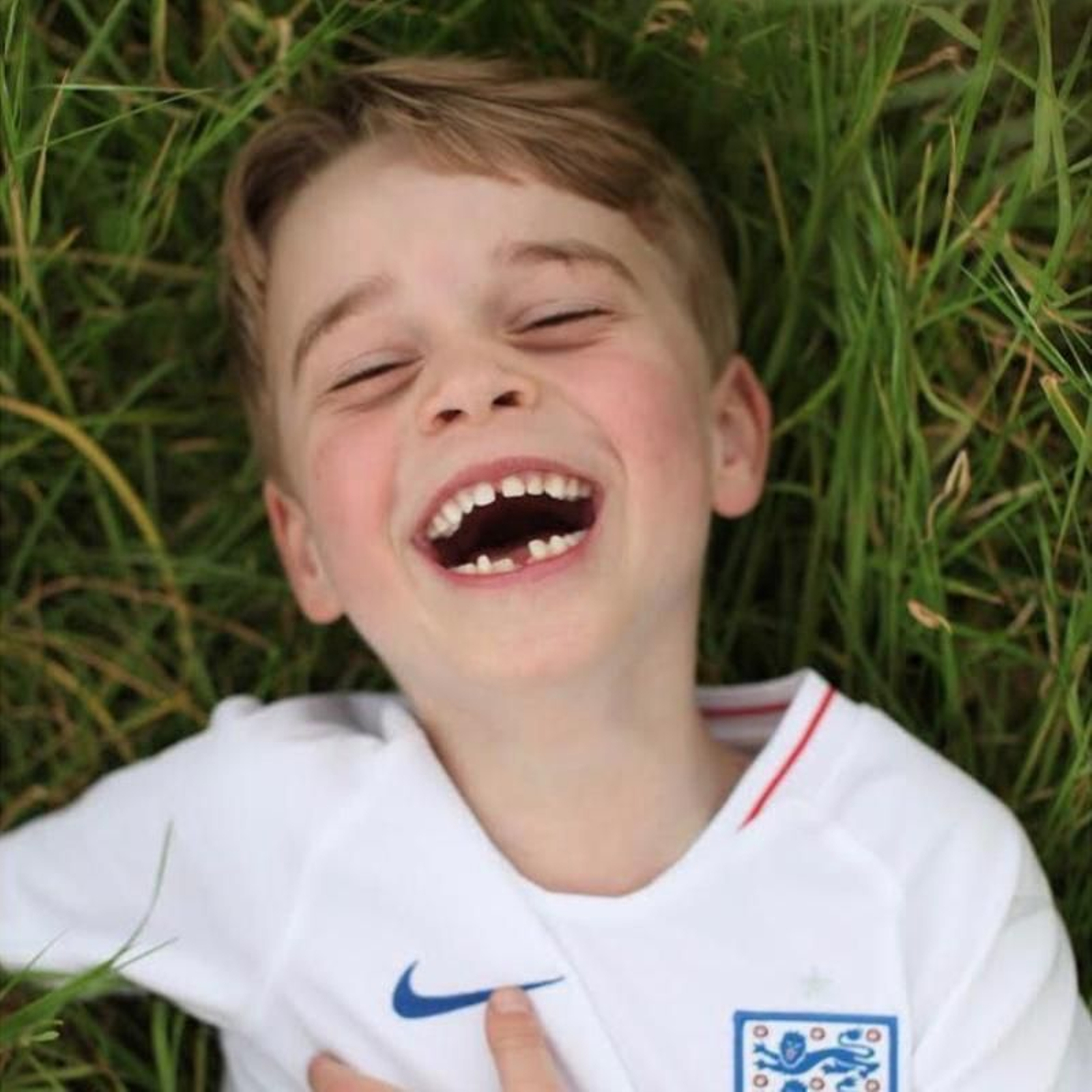 Los duques de Cambridge han compartido fotografías del príncipe George con motivo de su aniversario.