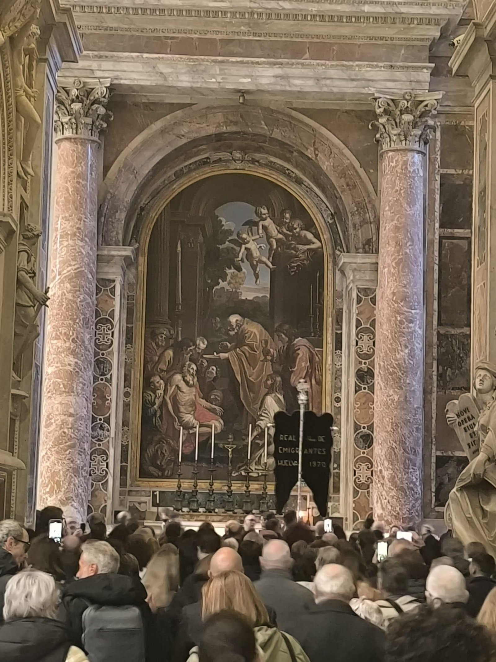 Dos Simpecados onubenses de la Santísima Virgen del Rocío coinciden en la ciudad de Roma, en imágenes