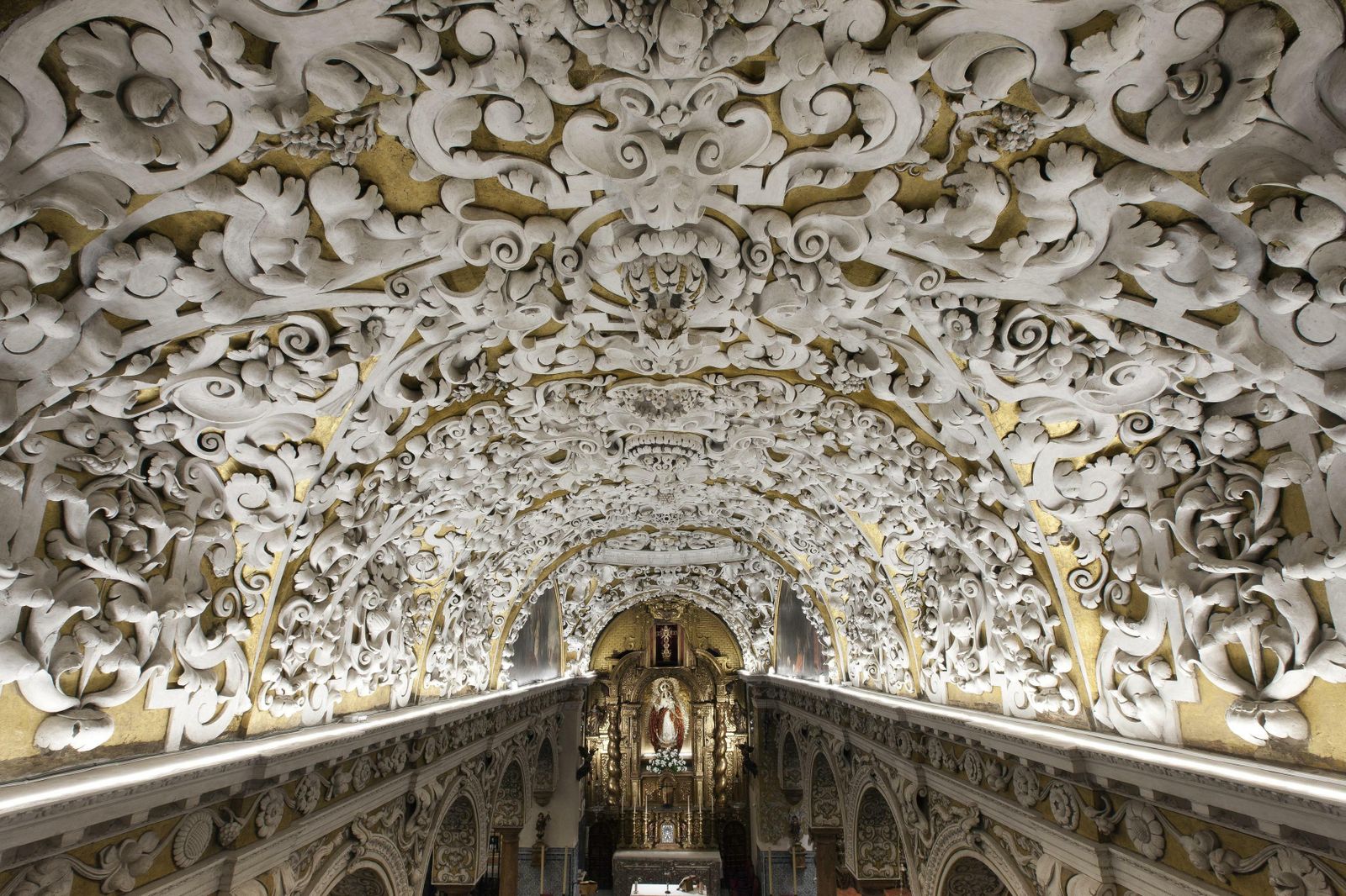 Interior de la Iglesia Santa María la Blanca