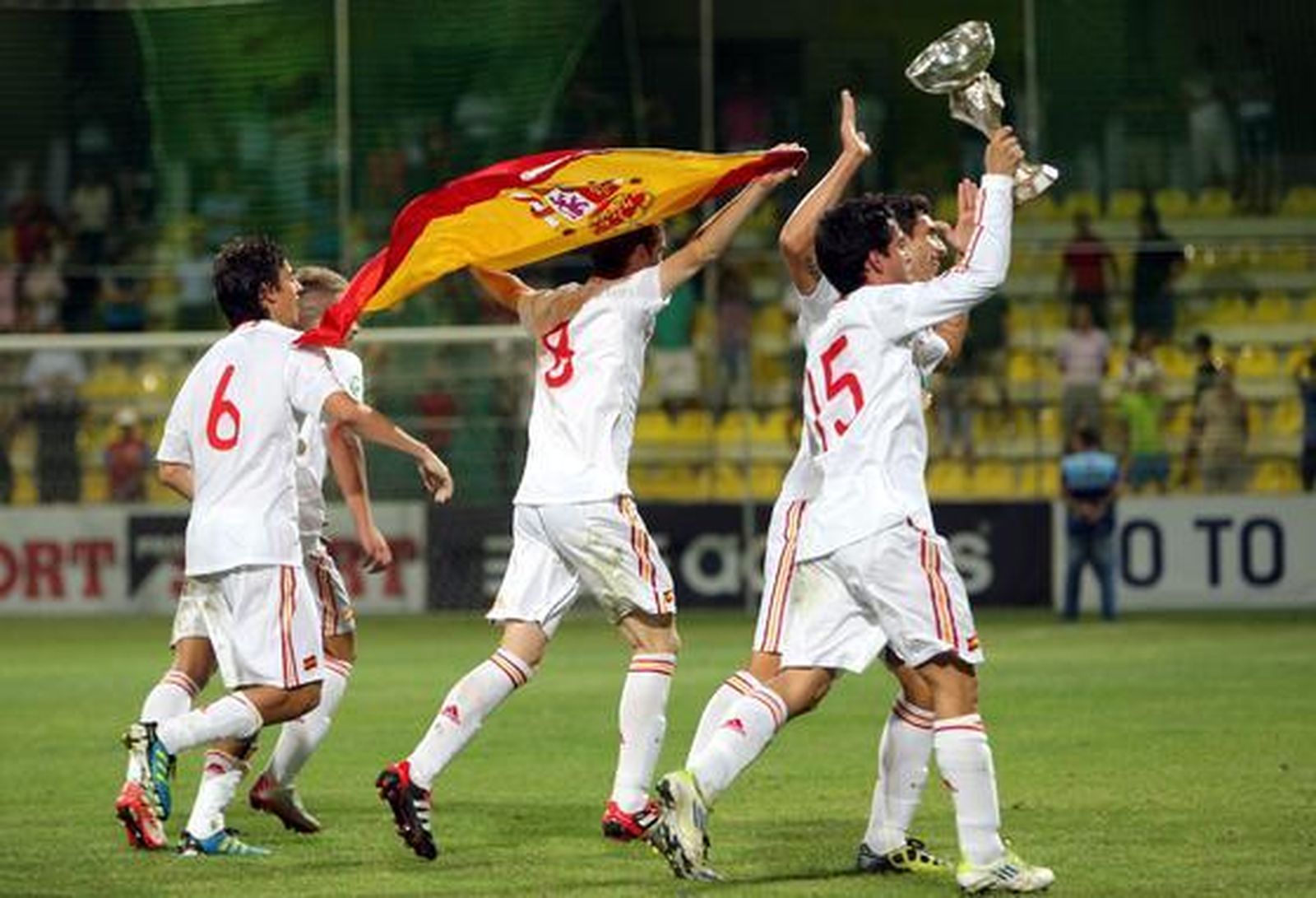 La selección española se proclama campeona de Europa sub'19.  Foto: EFE