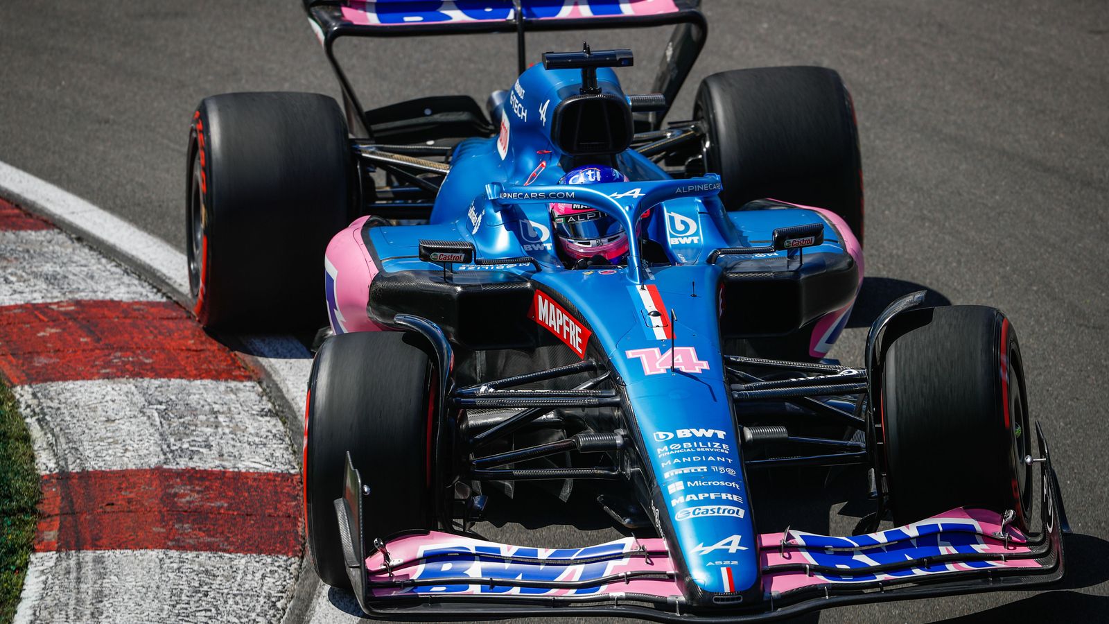 Fernando Alonso, durante los entrenamientos del Gran Premio de Canadá.