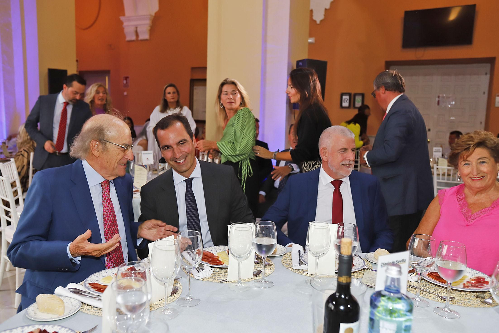 Imágenes de la recepción a los invitados a la gala de los Onubenses del Año