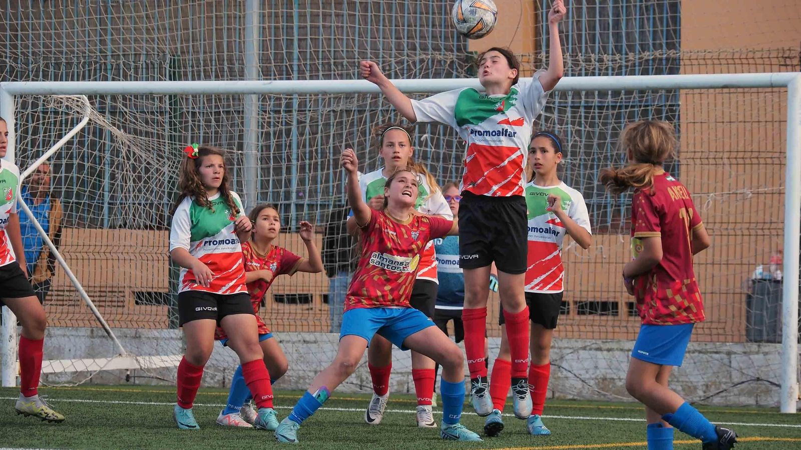 Un momento de la final entre el Azahar CF y el CD Iliplense Un momento de la final entre el Azahar CF y el CD Iliplense