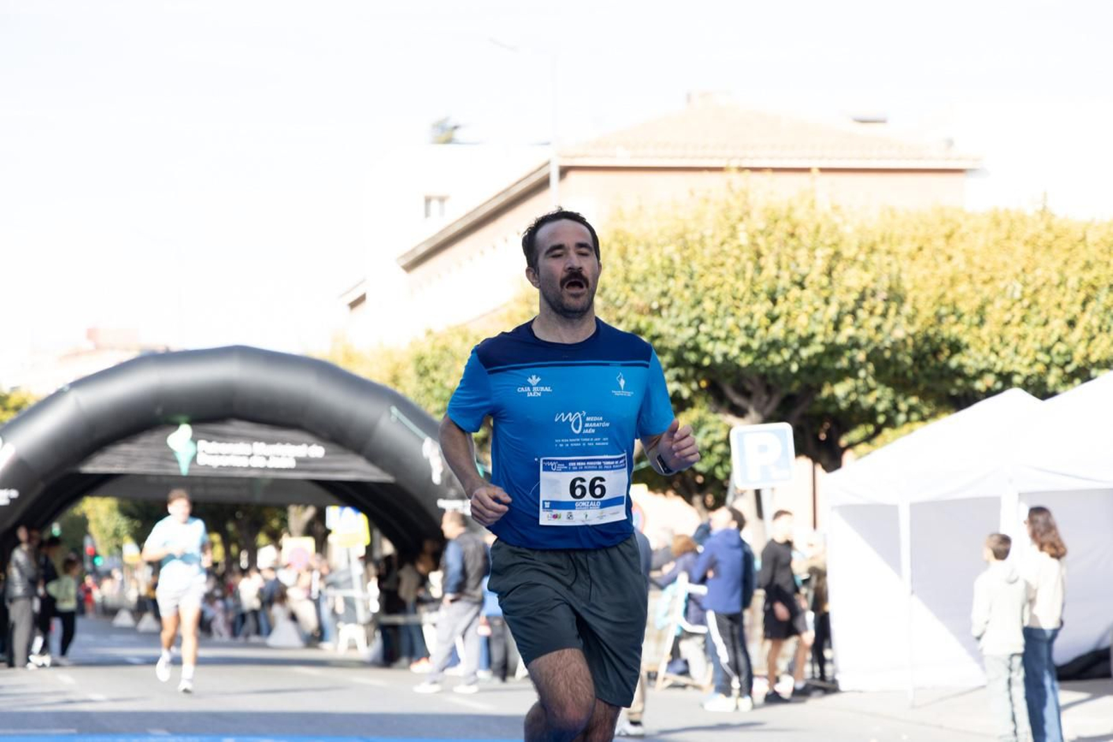 En imágenes: multitudinaria e histórica XXIX Media Maratón 'Ciudad de Jaén' y 10k en memoria de Paco Manzaneda (2)
