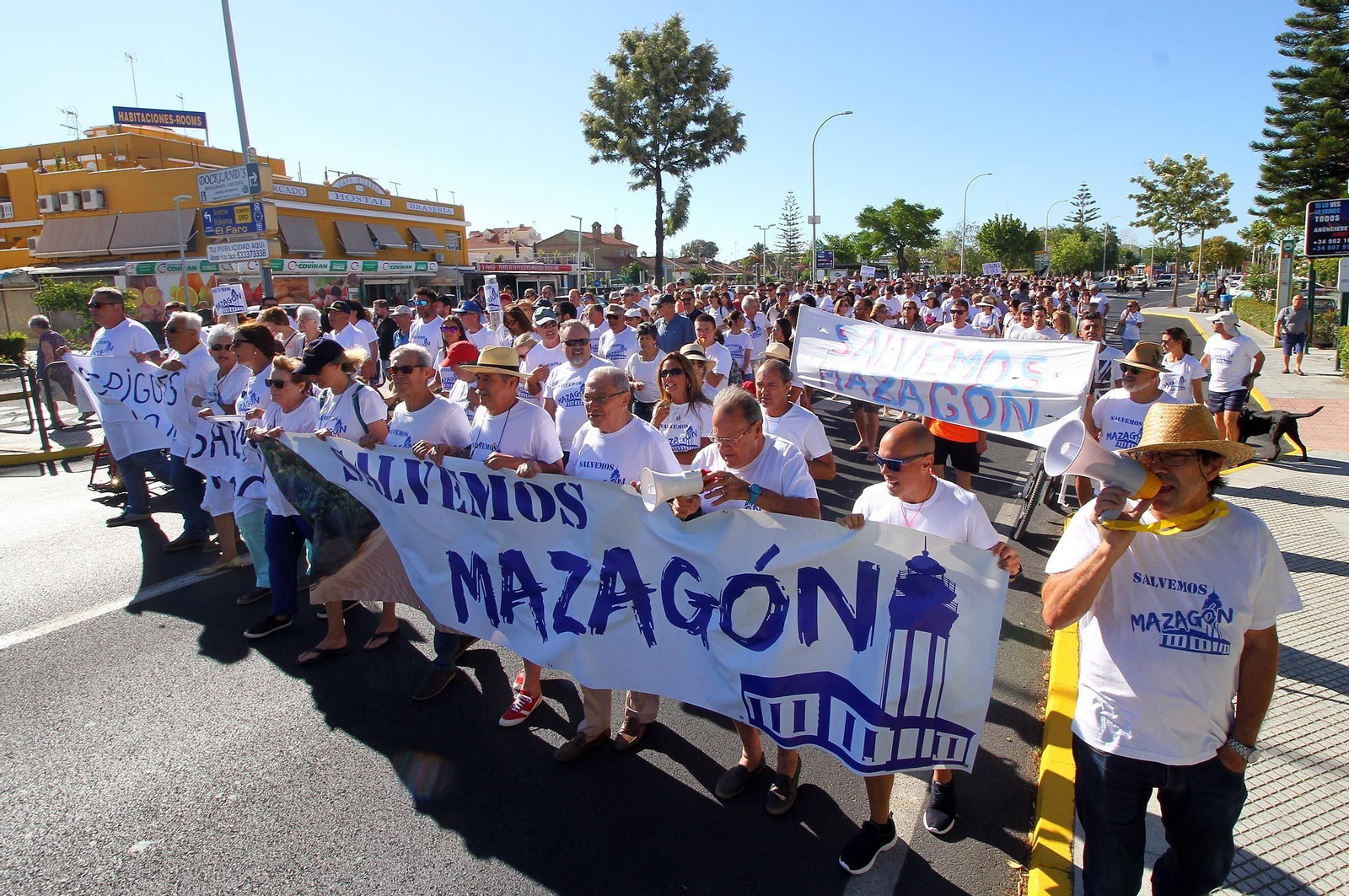 La manifestación "Salvemos Mazagón" en imágenes