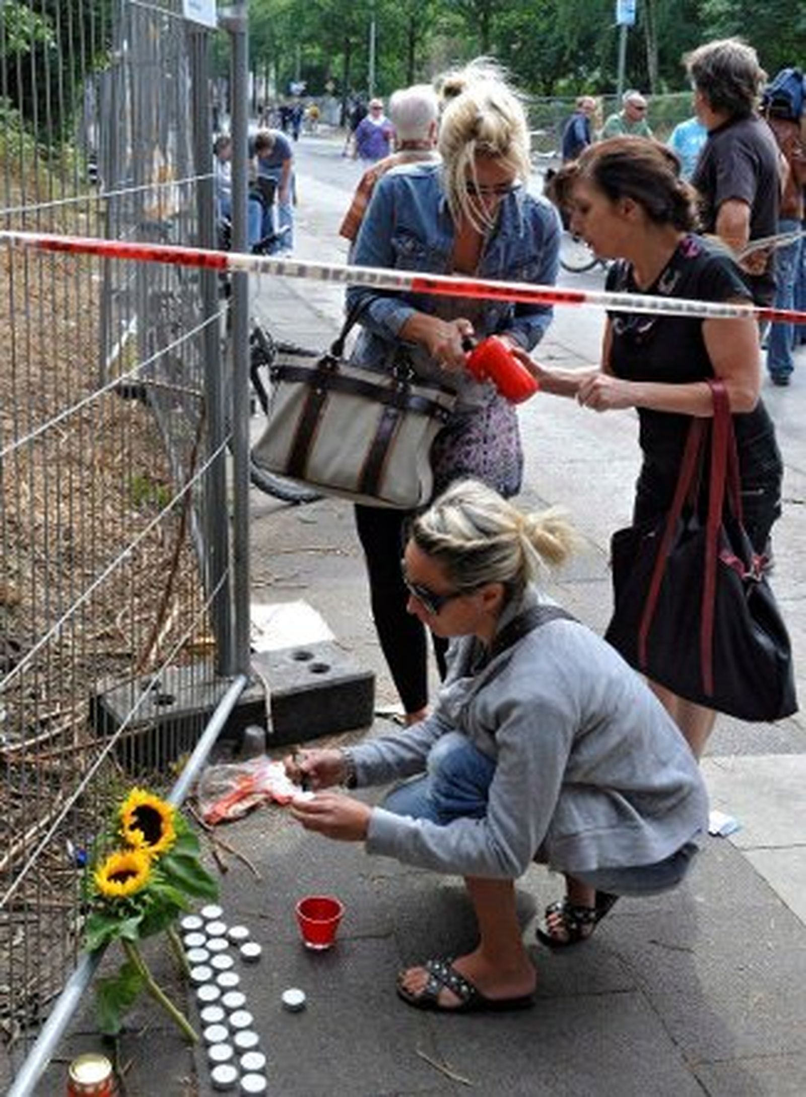 Exteriores confirma la muerte de dos jóvenes españolas en la estampida del 'Love Parade'