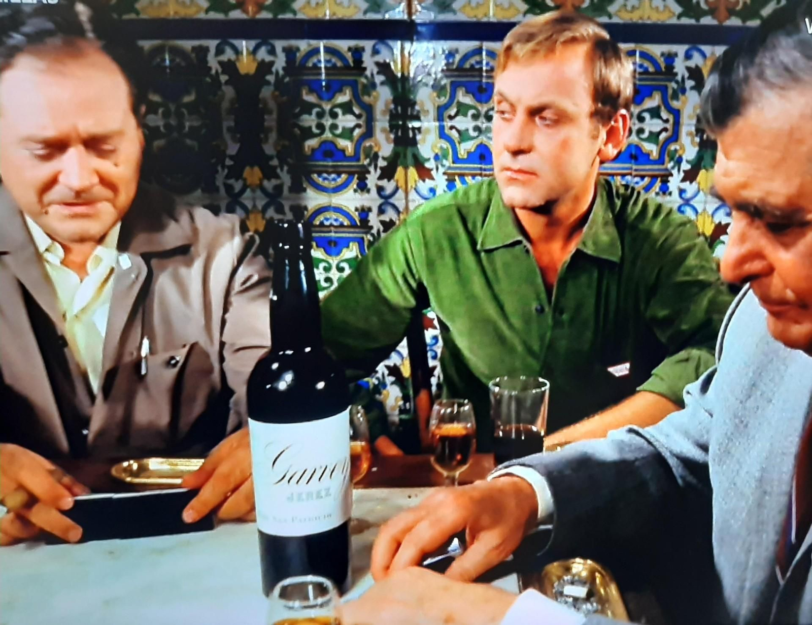 Escena de la película española El padre coplillas (1968), con San Patricio.
