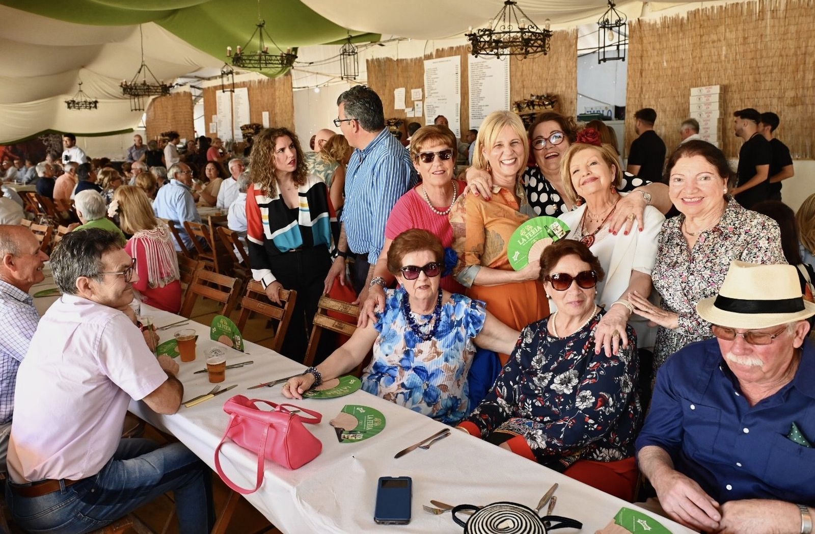 Convivencia para inaugurar la caseta de los mayores de la Feria de Jerez.