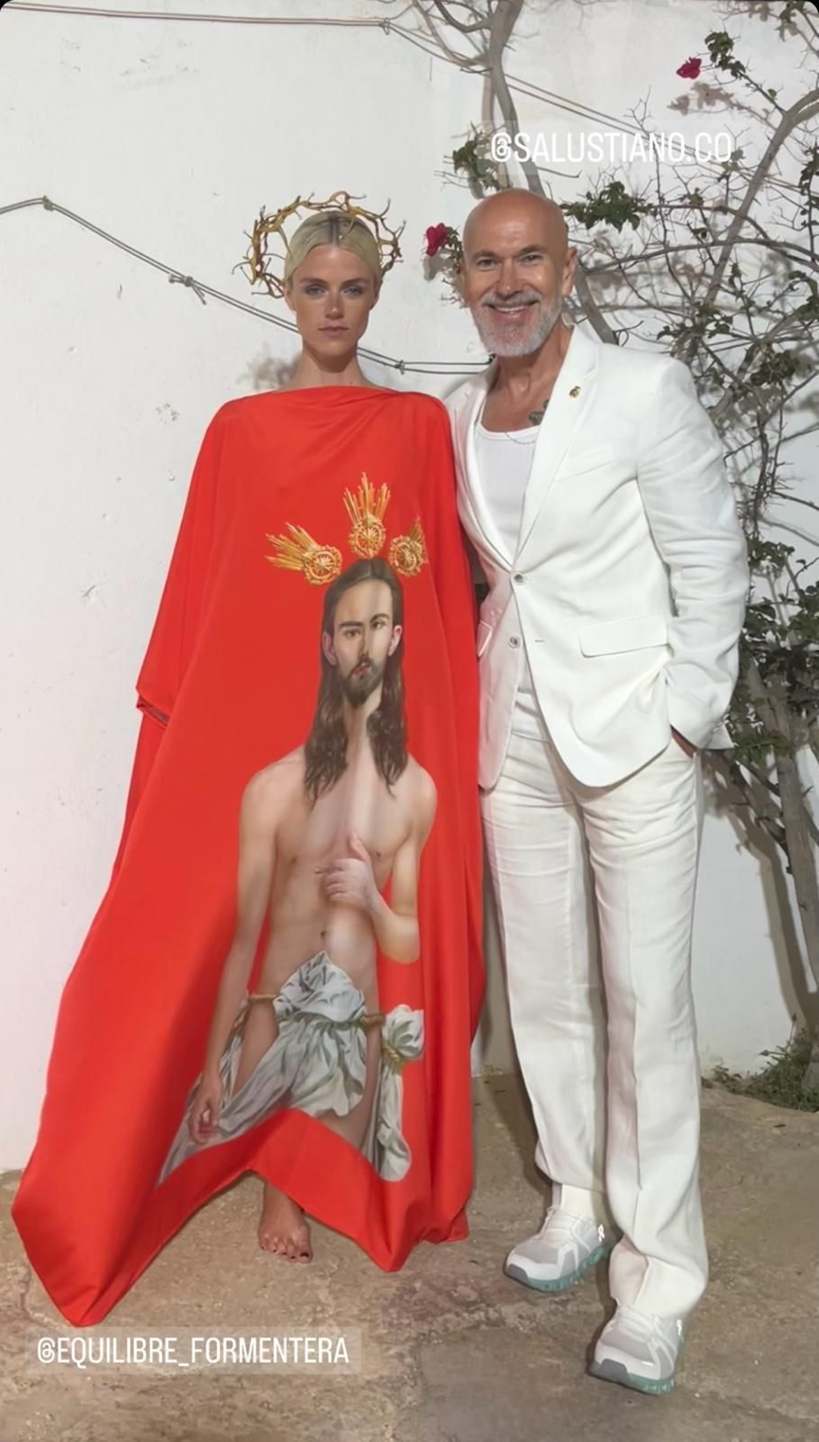 Salustiano junto a la modelo