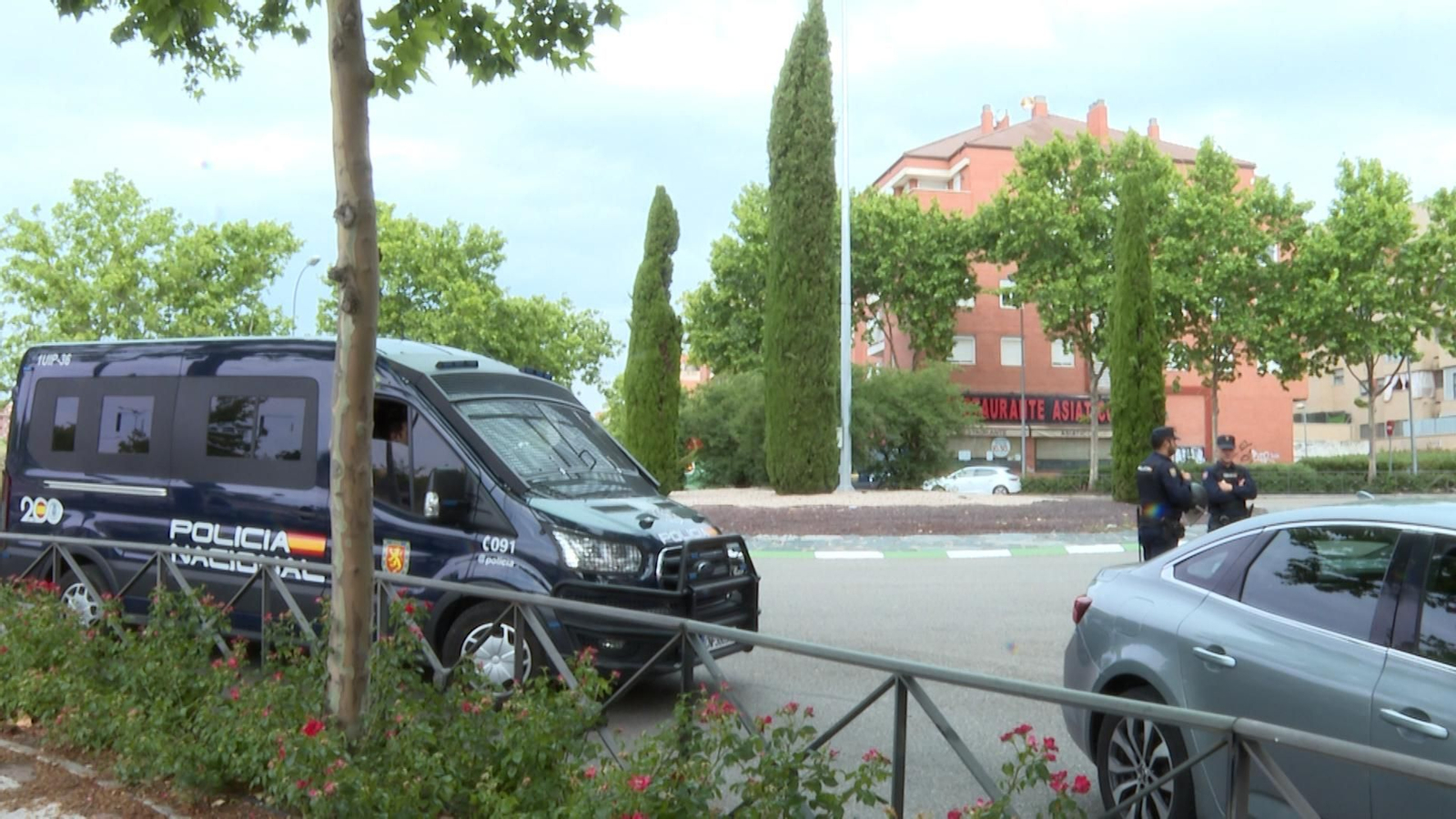 Desalojado en Alcobendas un bloque 'okupado' por 300 personas, 180 de ellas menores