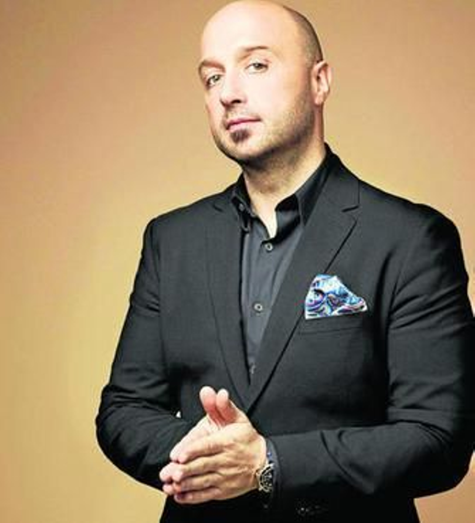 "Antes que abrir un restaurante es mejor quemar billetes en la calle"