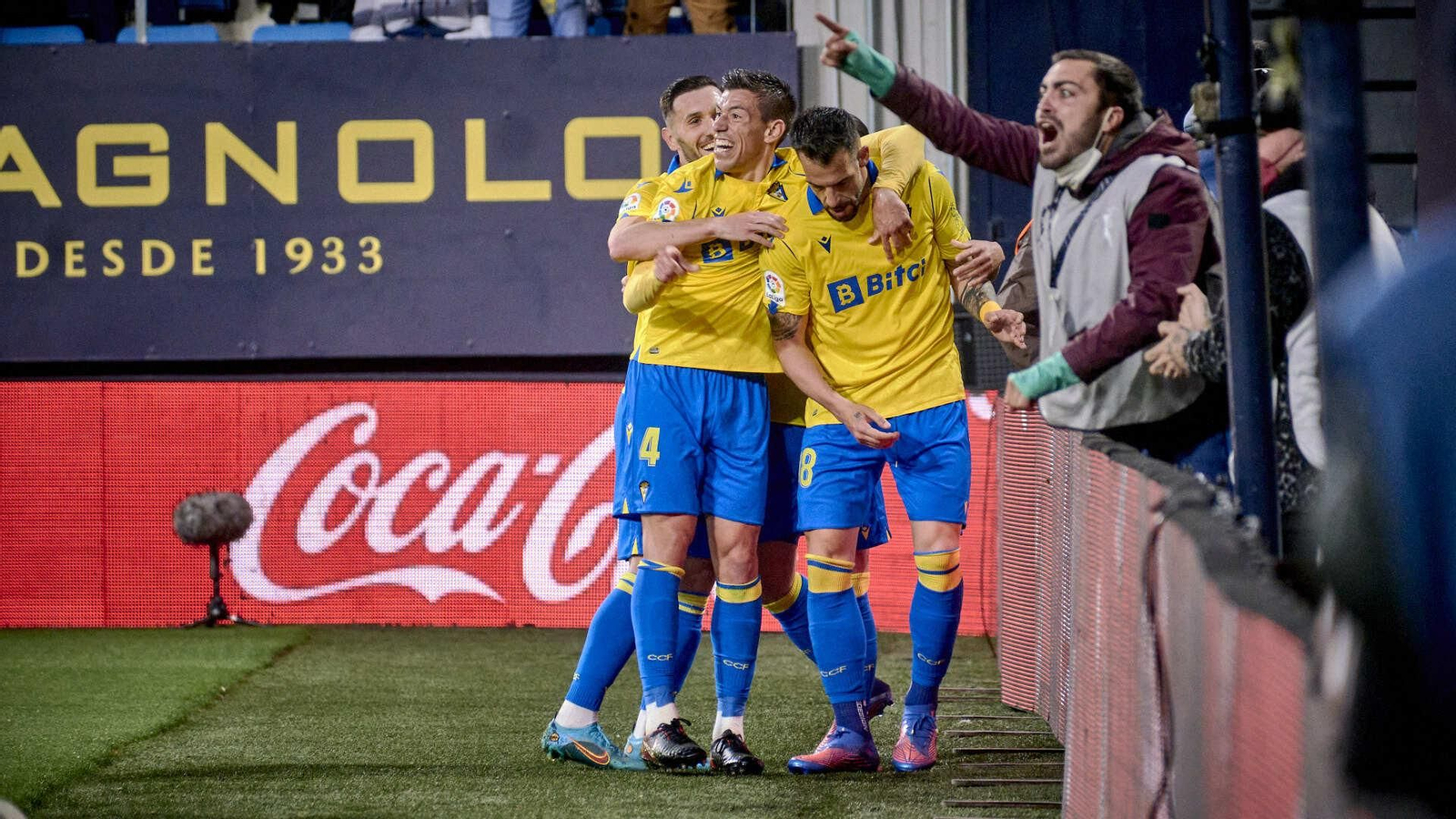 Partido de fútbol entre el Cádiz CF y el Getafe CF.