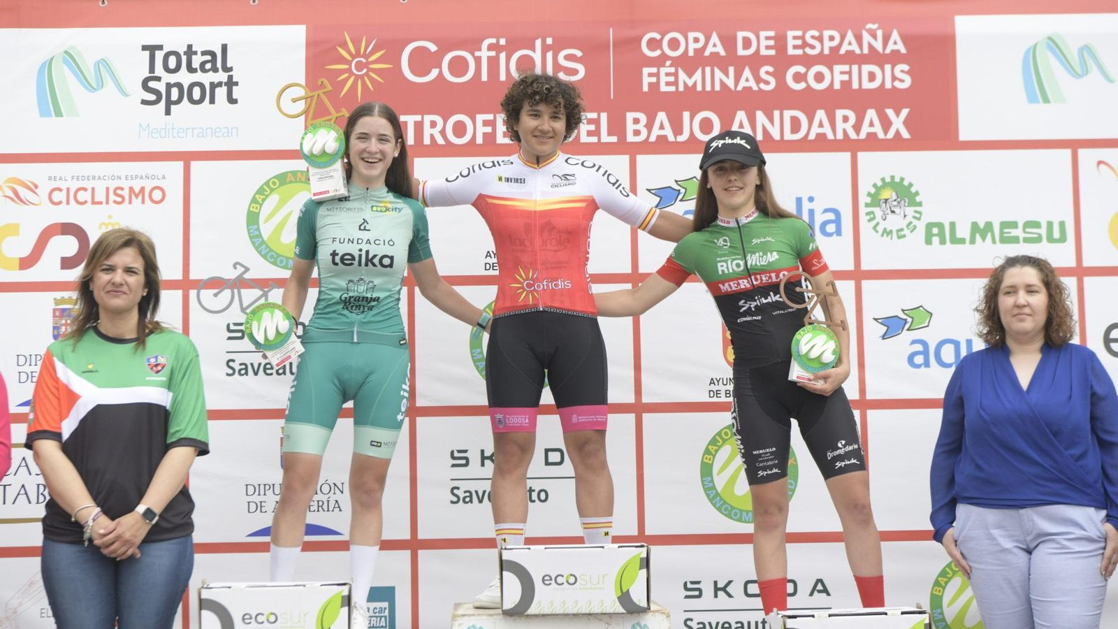 Leyre Almena, Paula Ostiz y Lidia Castro formaron el podio de cadetes