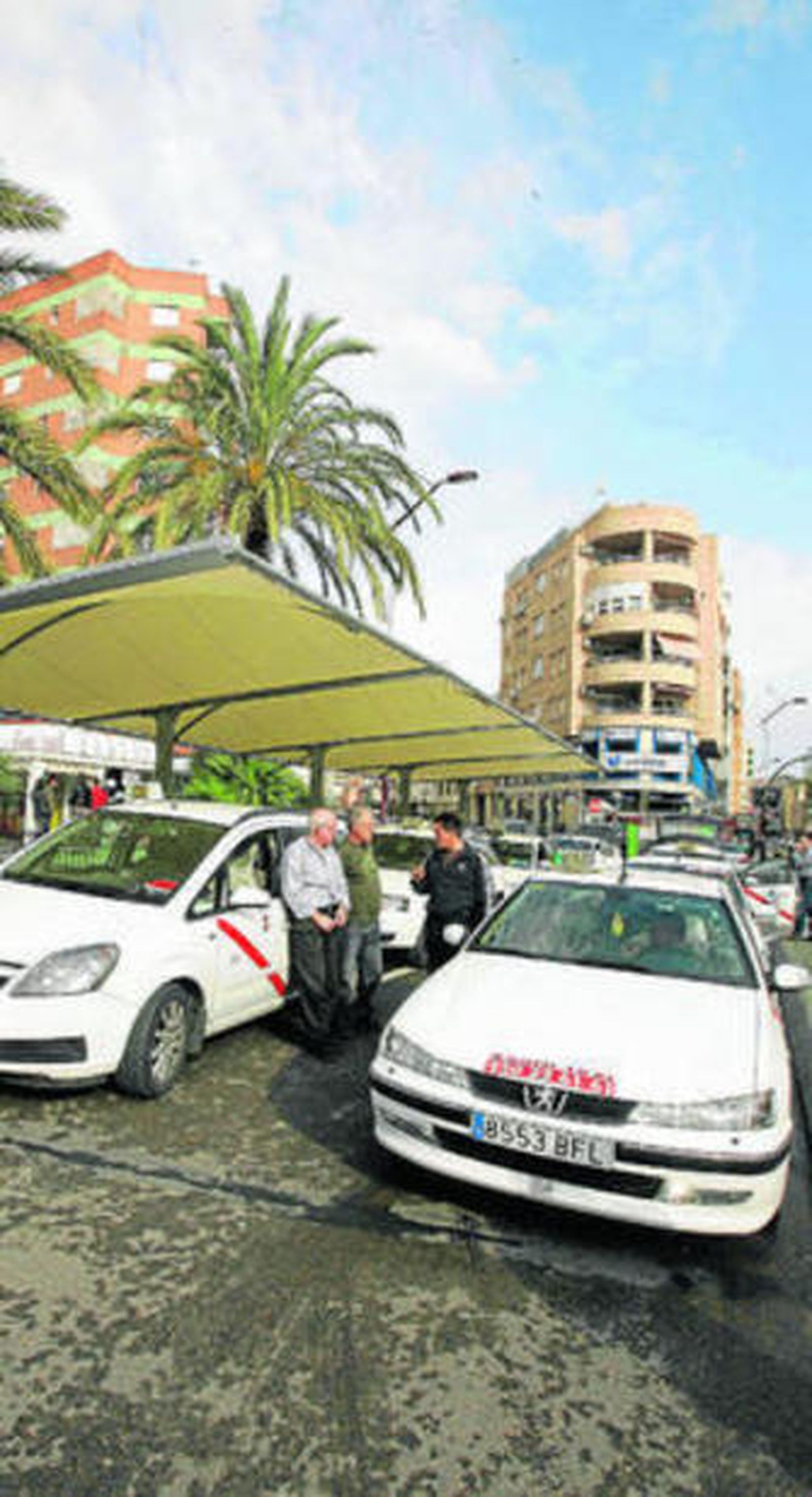 Parada de taxis del barrio de El Zapillo.
