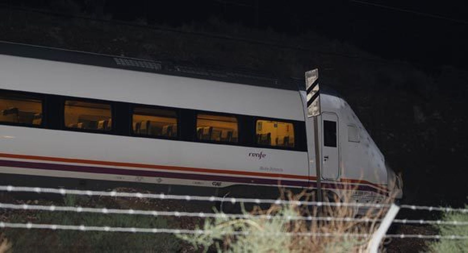 El barro en la vía provoca el descarrilamiento de un tren entre Sevilla y Almería