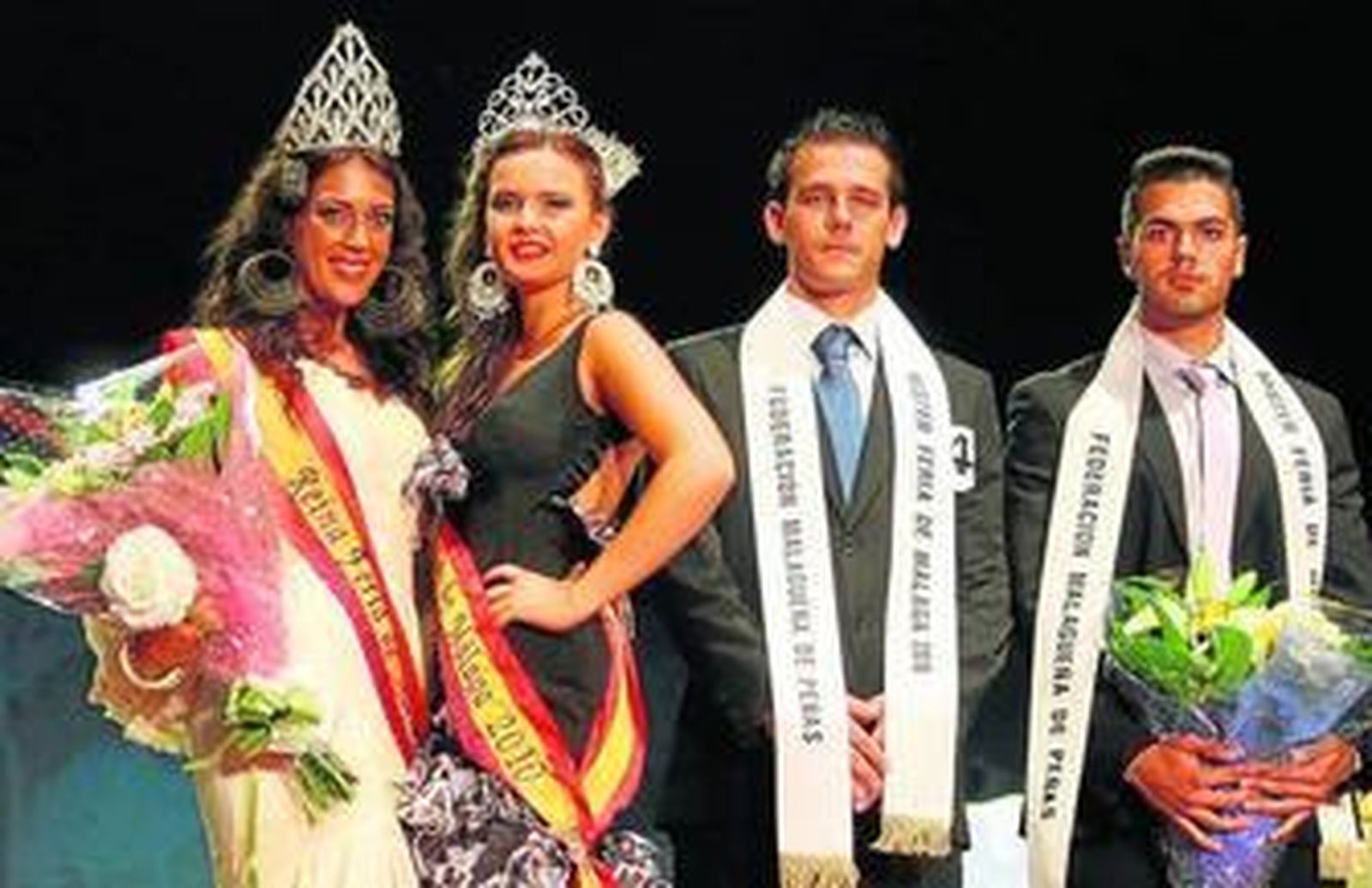 El míster y la reina de la Feria, junto a los finalistas de honor.