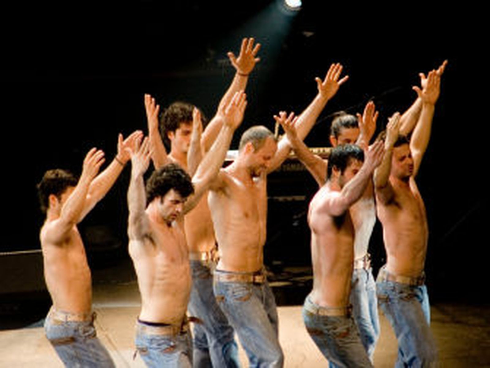 El arte ‘Vivancos’ se muestra con flamenco y acrobacias