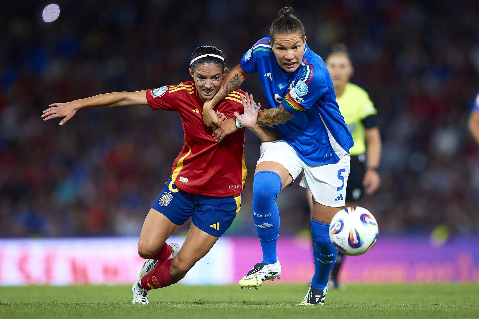 Las fotos del Italia - España de la Eurocopa femenina