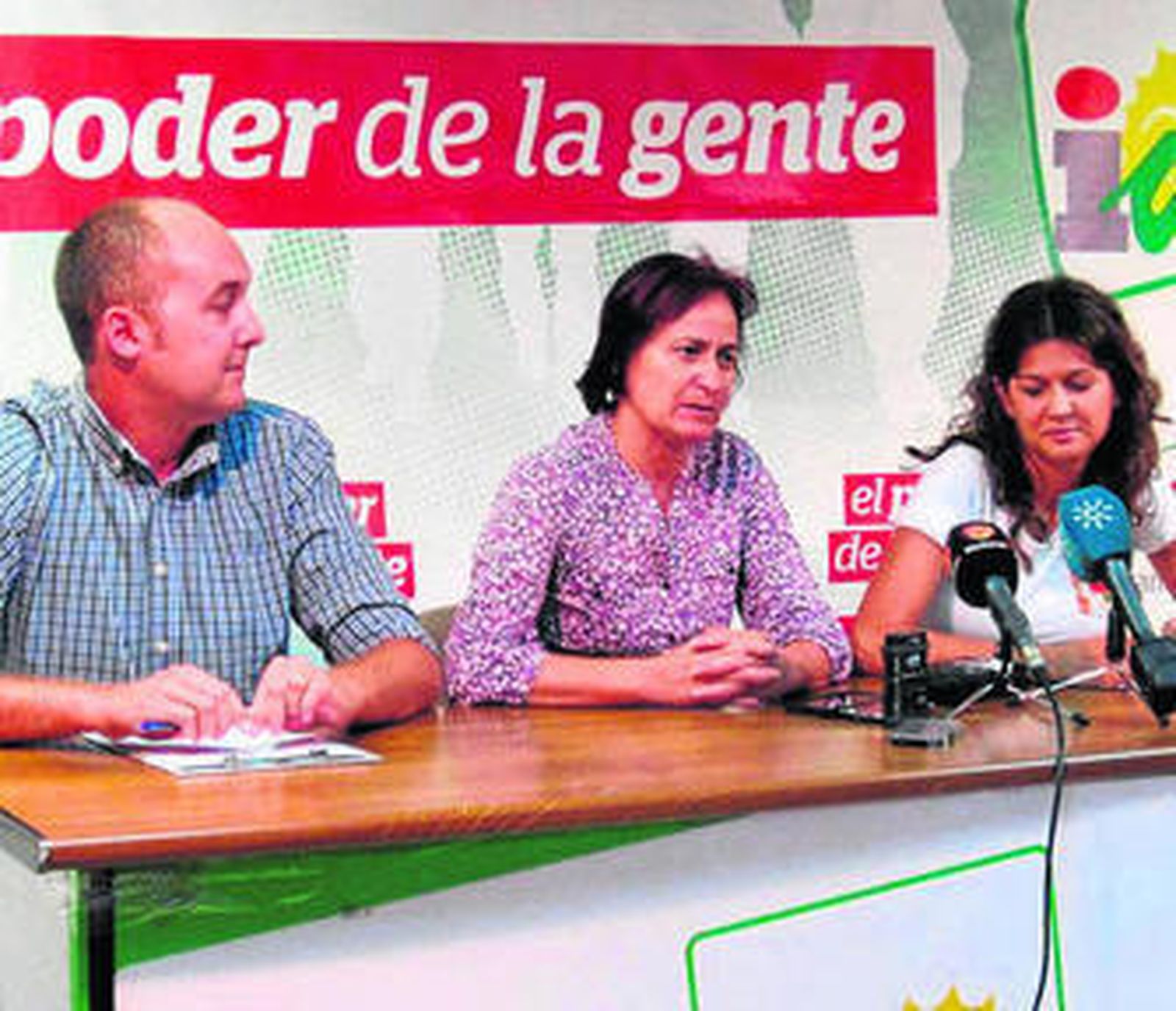 Juan Pablo Yakubiuk, Rosalía Martín y María Jesús Amat, ayer.