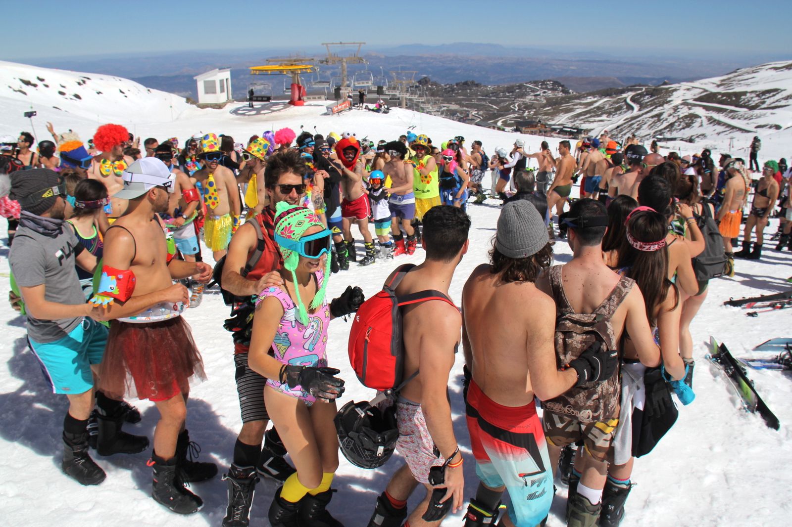 Sierra Nevada, de fiesta de la primavera con la bajada en bañador