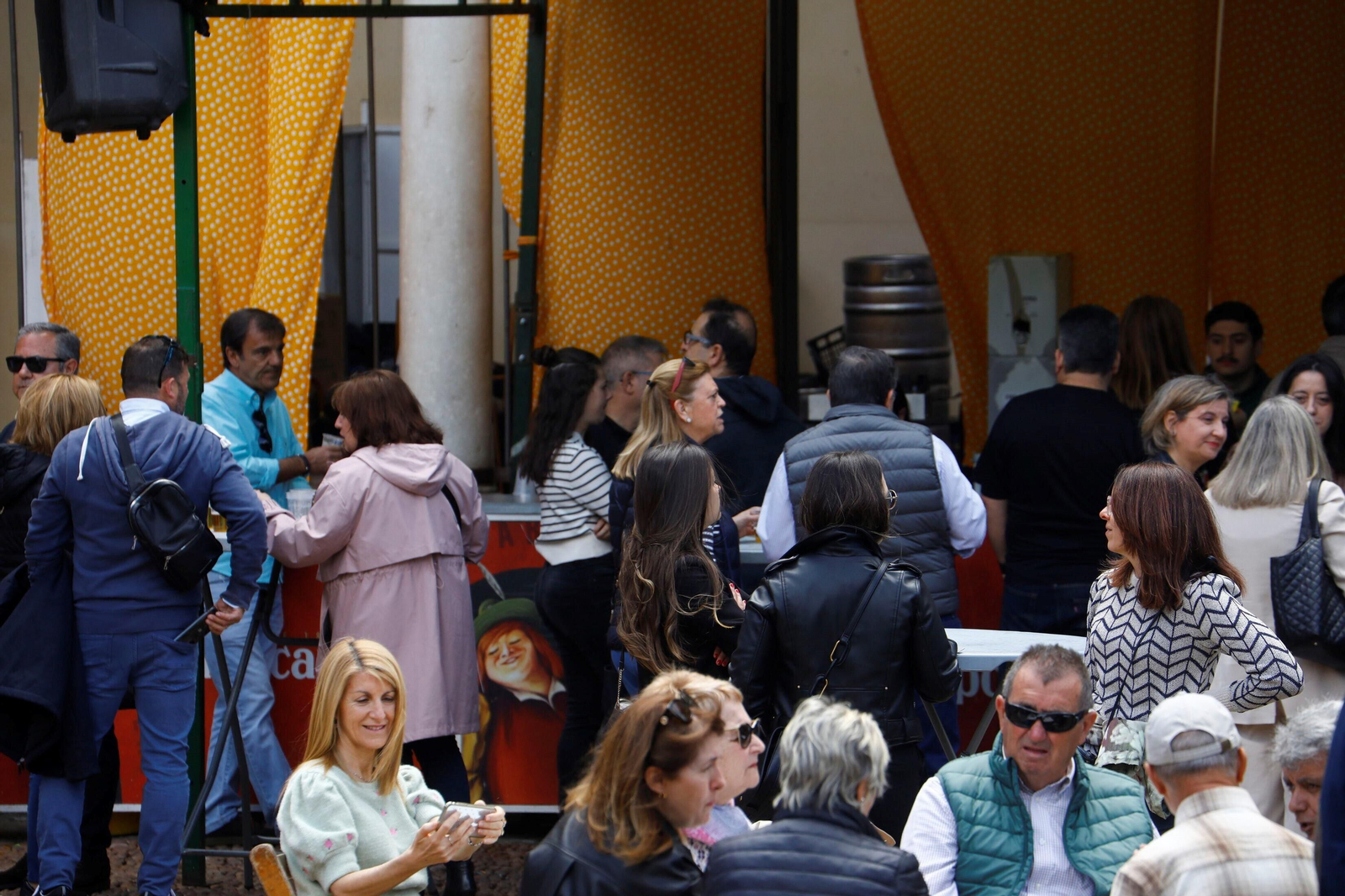 El tiempo da un respiro para celebrar el ultimo día de Cruces de Mayo en Córdoba, en imágenes