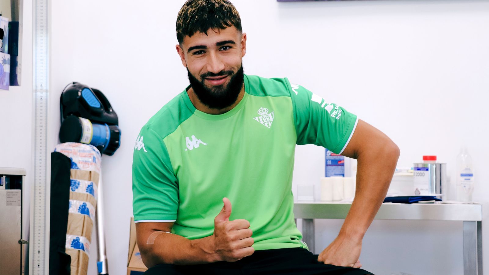 Nabil Fekir, con la nueva camiseta de entrenamiento.